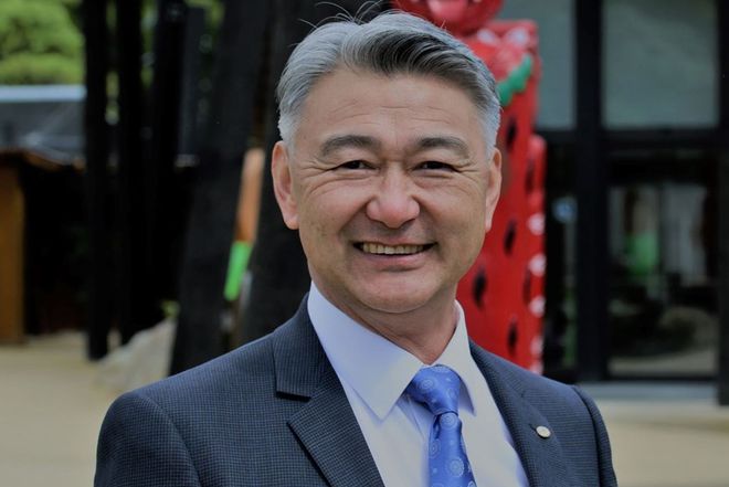 电视台拍成纪录片！“为了见女友当年跟岳父学的……”九游会j9入口登录新版华人“土法烧猪”被新西兰国家(图12)