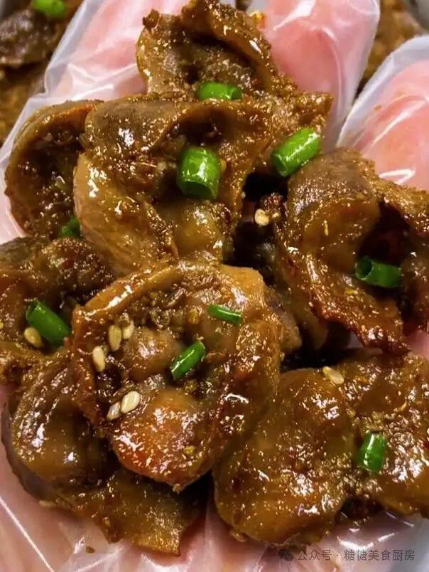 黄酥脆内里却保持着柔嫩多汁香气扑鼻。九游会J9入口烤鸡胗！它外表烤得金(图3)