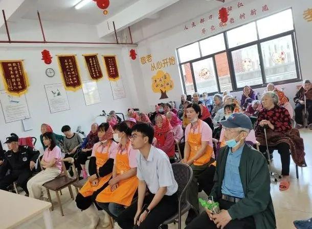 讲进养老院 共筑平安“夕阳红”j9九游会入口首页净峰消防宣(图3)